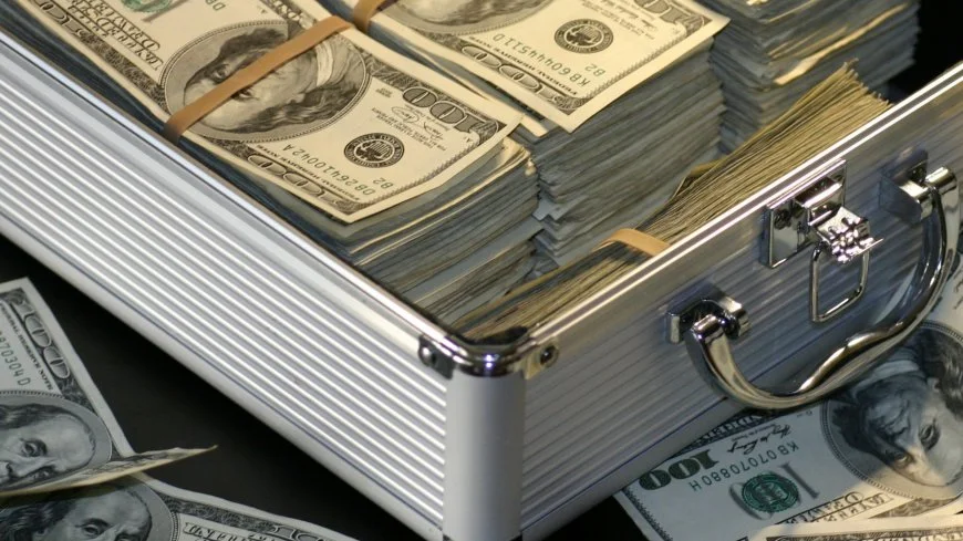Dolar AS Melemah! Apa Dampaknya Bagi Pasar & Peluang Investasi ?